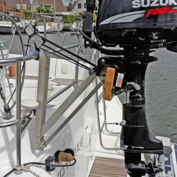 Ophaalbare buitenboordmotor steun